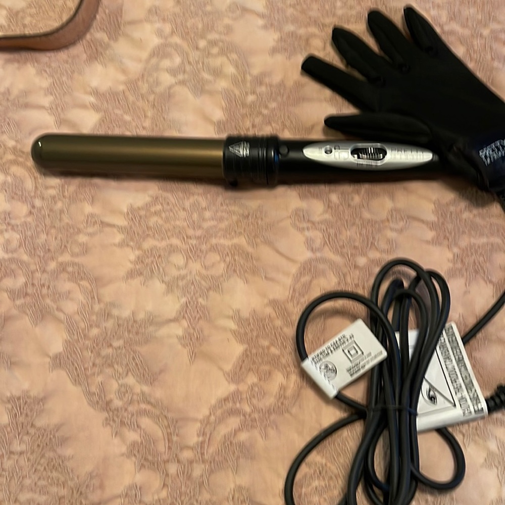 Pretty in a Minute Hair Wand with Heat Protective Glove